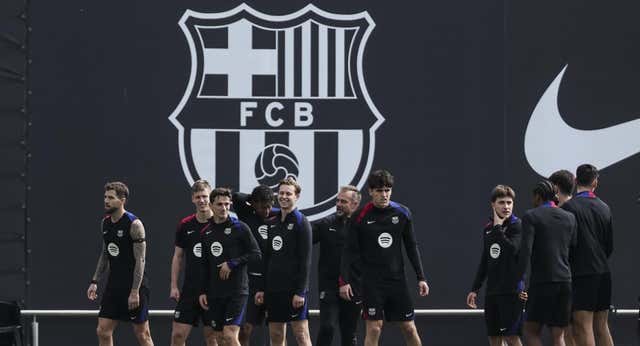 Iñigo Martínez recibe el alta para jugar contra Osasuna y Araujo está en la lista