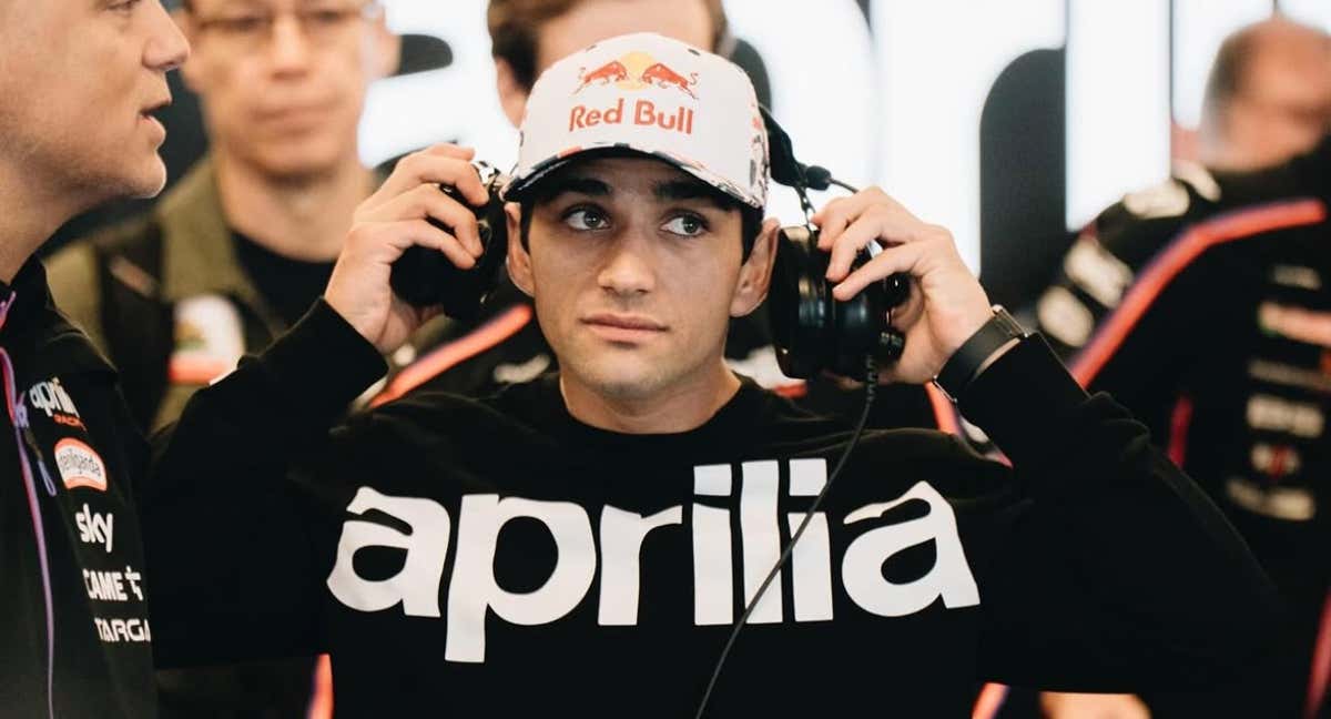 Jorge Martín en el box de Aprilia en Austin.
