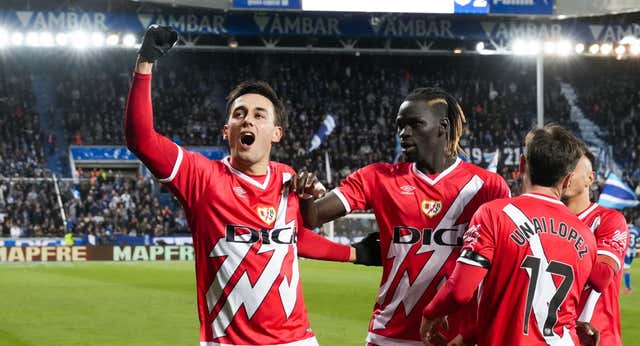 La explosión en el Rayo de Pedro Díaz, el futbolista que va solo a la ópera y cuya familia es una caja de sorpresas