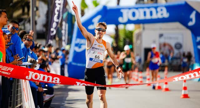 Álvaro López conquista su primer título nacional en el campeonato de España de 20 kilómetros marcha