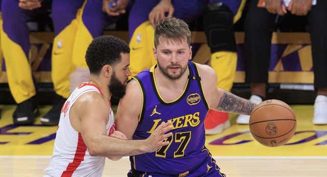 Luka Doncic pone a bailar a sus rivales mientras ‘avisa’ a LeBron sobre quién manda en los Lakers