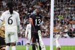 Cómo fue la locura que acabó en prórroga: caraja con roce Vinicius-Ancelotti, el fuego amigo de Alaba, subidón... y cantada del peor Lunin que se recuerda