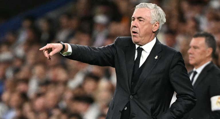 Carlo Ancelotti, en el área técnica.