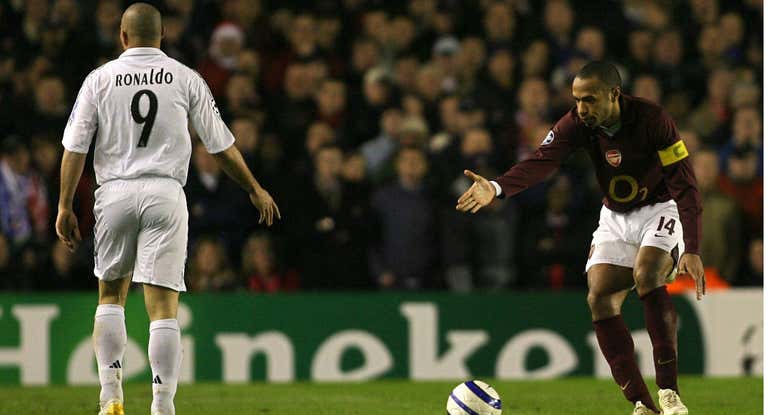 Thierry Henry y Ronaldo Nazario, en Highbury, en aquella eliminatoria de 2006.