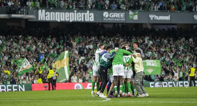 El Betis se conjura para la Champions y no le teme al Barcelona: «Lo veo con ambición»