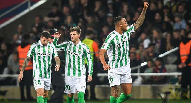 El Betis amarga el liderato al Barça