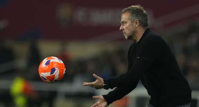 Flick saca su receta del positivismo: “Les he dicho a los jugadores que tenemos un punto más y queda un partido menos”
