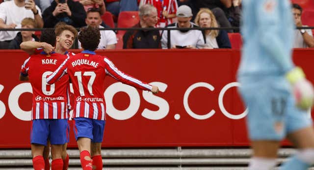 El Atlético de Madrid vence en el descuento y deja tocado al Sevilla