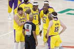 Un pique con un aficionado saca de sus casillas a Luka Doncic, que termina expulsado y desquicia a los Lakers