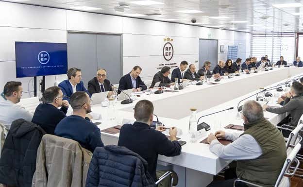 Reunión de Rafael Louzán con los clubes de Primera y Segunda División.  RFEF