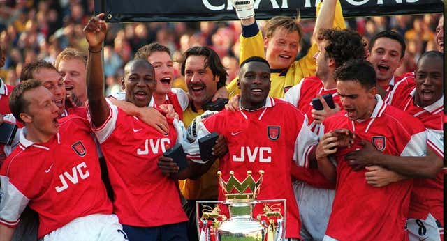 Arsenal, el club ‘total’ que evolucionó el fútbol: inventor de la WM, los dorsales, el marcador y que tuvo un ‘supporter’ llamado Bin Laden
