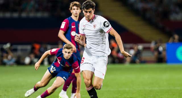 El Sevilla ata a Juanlu Sánchez hasta 2029