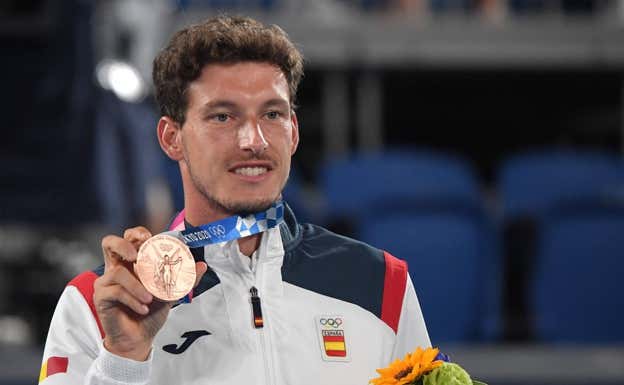 Pablo Carreño, en el podio de los Juegos de Tokio 2020.  Tiziana FABI / AFP