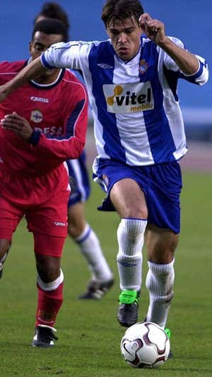 Milosevic con la camiseta del Espanyol.  EFE / Julián Martín