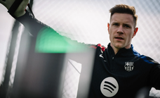 Tras el abrazo entre Ter Stegen y Szczesny hay un embudo de porteros en el Barça que se extiende hasta La Masia