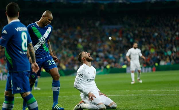 Naldo, junto a Sergio Ramos en el partido de vuelta de cuartos de final en el Bernabéu.  Reuters
