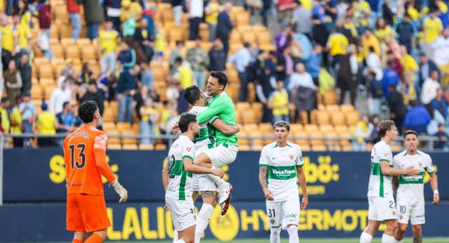 El Elche de Eder Sarabia da otro golpe en la mesa y el ascenso ya está en el horizonte: «Es una pasada ser el entrenador de este equipo»