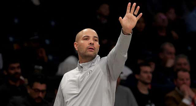 Jordi Fernández echa un rapapolvo público a sus jugadores antes de cerrar una temporada histórica para el baloncesto español