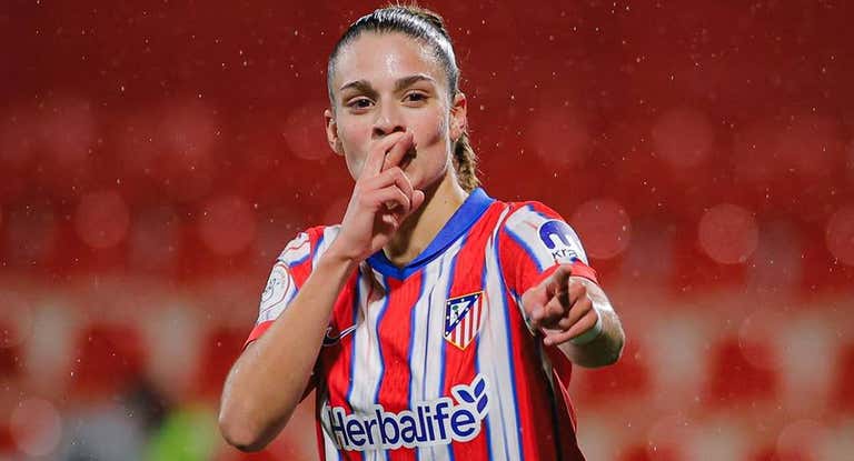 Gio, jugadora del Atlético, celebra un gol durante esta temporada.