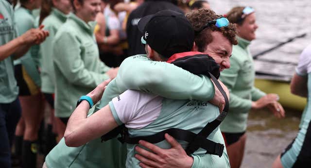 Cambridge se doctora ante Oxford tras una doble victoria en la regata más famosa del mundo