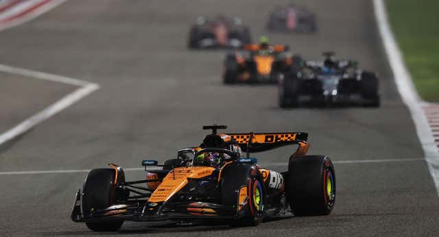 Oscar Piastri oposita al Mundial; Fernando Alonso no sale de la cola y a Carlos Sainz lo retiran