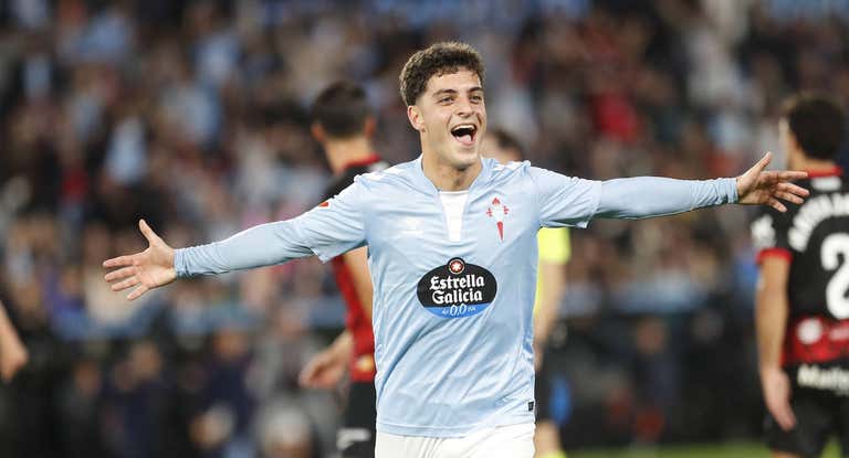 Hugo Álvarez celebra un gol con el Celta.