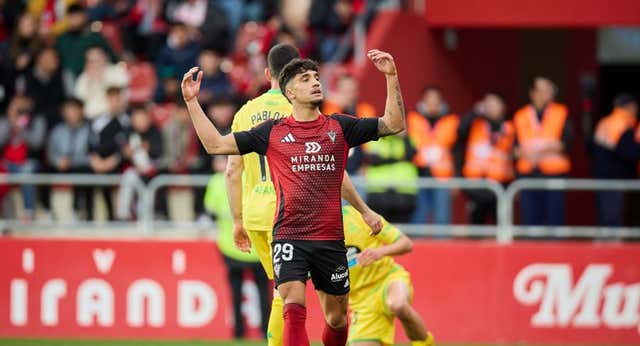Ojo al ascenso directo: Mirandés y Racing flaquean y ponen al Elche en una posición privilegiada