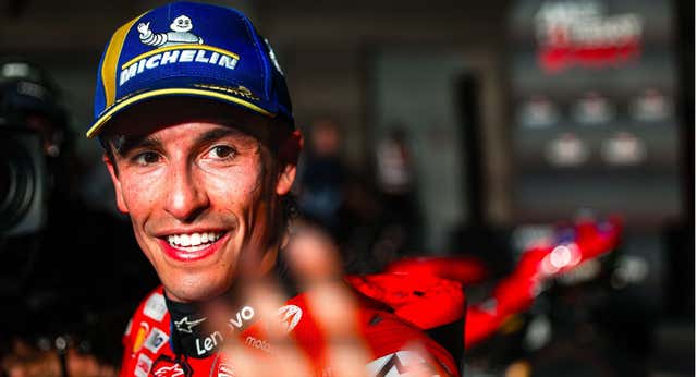 Marc Márquez arrebata a Maverick Viñales su primera victoria con KTM