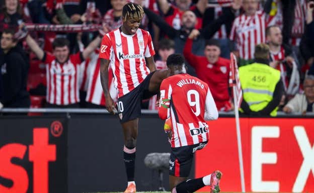 Nico e Iñaki Williams celebran el golazo del hermano menor. Athletic Club