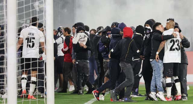 Hasta 18 años de sanción para los radicales que invadieron el campo durante el Colo Colo – Fortaleza