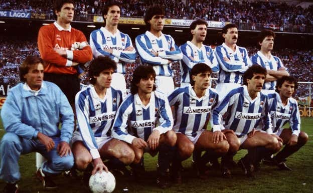'Once' de la Real Sociedad con los hermanos Bakero en la final de Copa frente al Barcelona de 1988.  RS