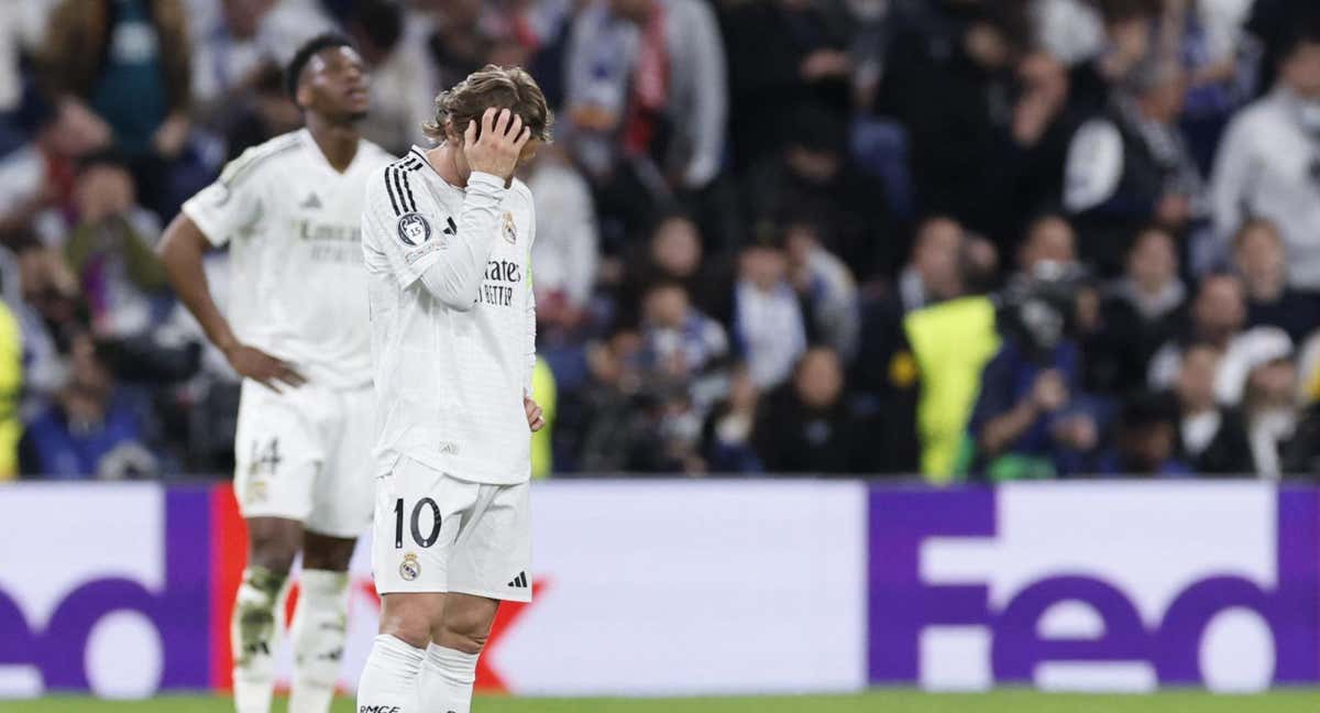 Modric, pensativo durante el encuentro.