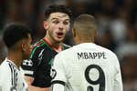 ¿Por qué se anuló el penalti a Mbappé? Una confusión entre falta y fuera de juego que duró cinco minutos