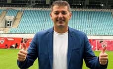 El despido del español Franc Artiga, ex de La Masía, provoca la huelga de sus jugadores