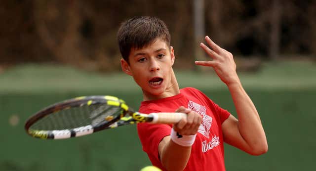 Un escudo para proteger al hermano pequeño de Carlos Alcaraz ante tanto ‘hype’: «Que disfrute y juegue como un niño de 14 años»