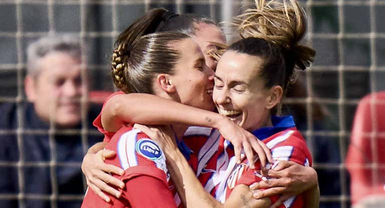 Ainhoa Moraza celebra su gol con el Atlético ante el Costa Adeje.