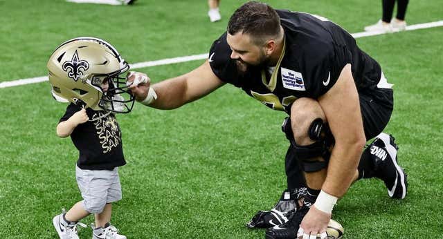 La rodilla de Ryan Ramczyk no aguanta más y le obliga a un adiós prematuro: “A veces, el camino menos transitado lleva a lugares inesperados”