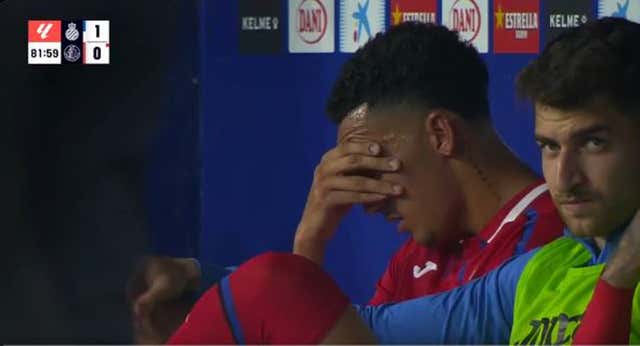 Álvaro Rodríguez se derrumba tras ser cambiado cuando ya había sido suplente y Bordalás se defiende: «Es fútbol profesional»