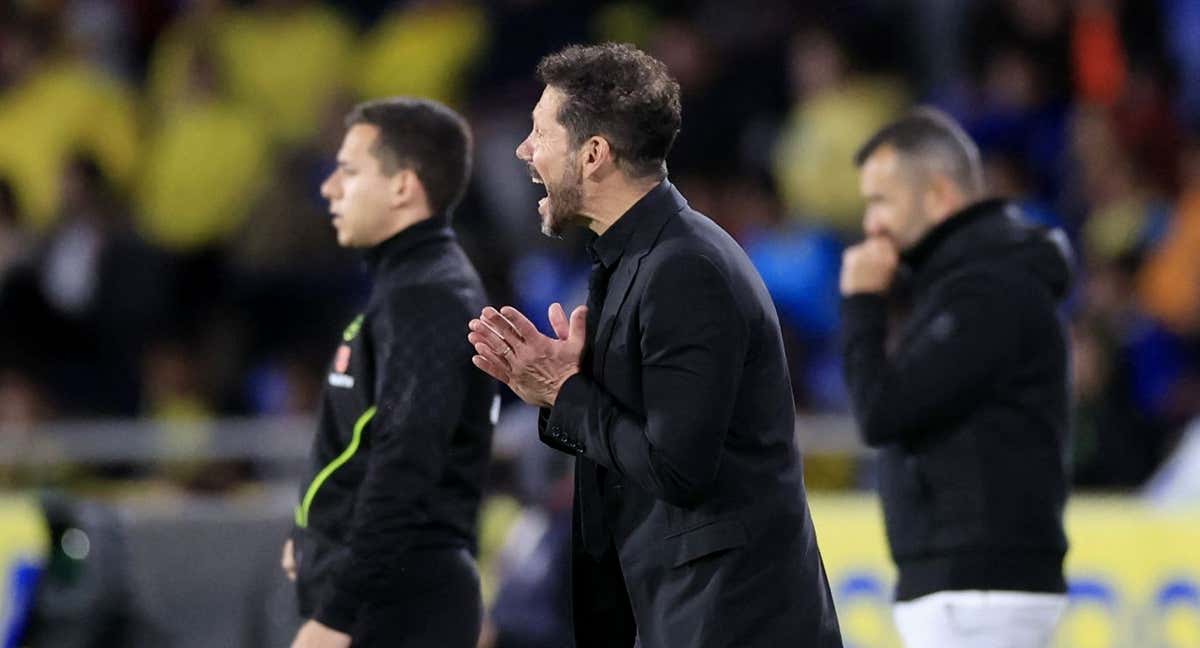 Simeone durante la derrota en Las Palmas.