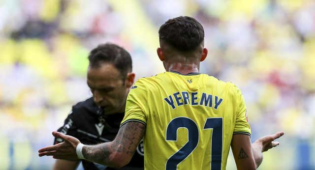Cuadra Fernández saca de quicio a un Villarreal que sufre un parón en sus aspiraciones de Champions