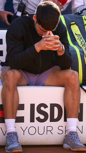 Carlos Alcaraz, cabizbajo tras la final.  BCN Open