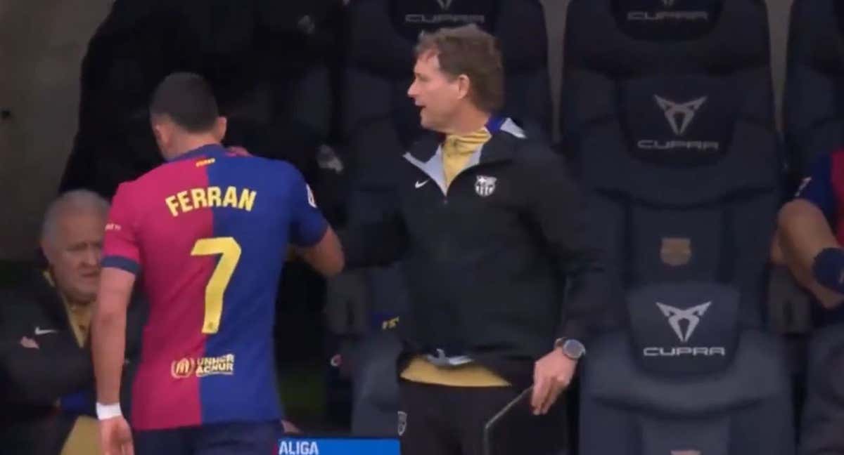 Ferran Torres se fue enfadado tras el cambio y no saludó al segundo entrenador del FC Barcelona.