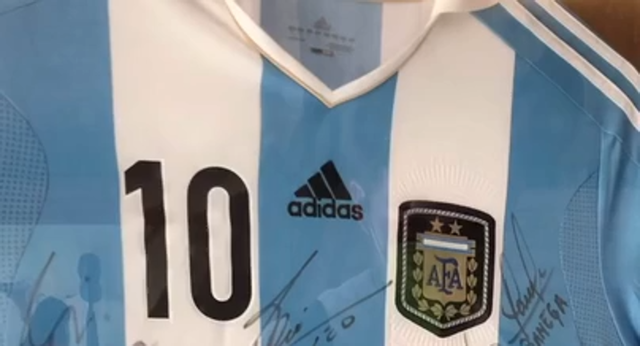 Igual muchos no lo sabían, pero el papa creó su propia exposición de joyas futboleras en El Vaticano.