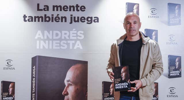 Iniesta explica por qué saca a la luz ahora en un libro sus días más oscuros: “Estamos aquí porque hubo un día que sentí que no podía seguir así”