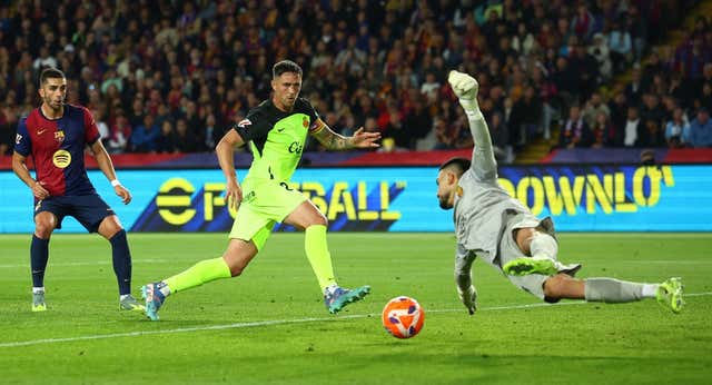 Lo de Leo Román fue impresionante, evitó la goleada con una exhibición de 12 paradas que desesperaron al Barça: “El míster tendrá un problema”