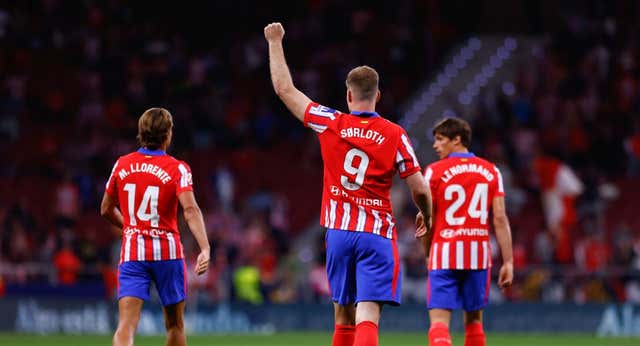 El mensaje de Simeone cala en un Sorloth que ya piensa en la próxima temporada