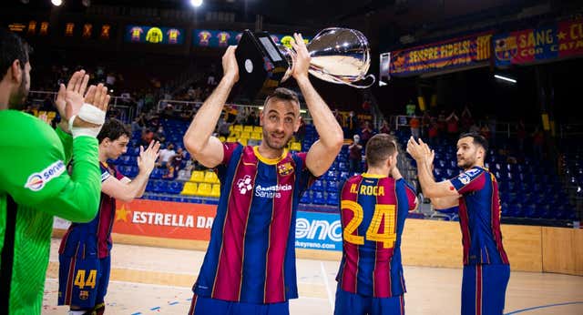 Sergi Panadero será eterno en el Palau Blaugrana: el Barça retira el dorsal 9 y su camiseta colgará de lo más alto del pabellón culé