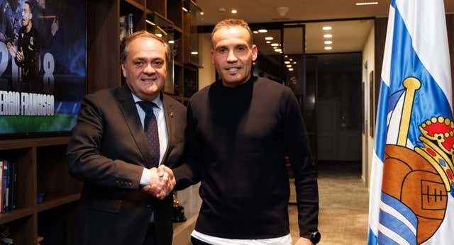 Sergio Francisco, el futbolista inquieto que sudó para implantar sus ideas ‘guardiolistas’ en Primera RFEF y ahora coge el mando de la Real Sociedad: «El nivel lo tiene, necesita una pizca de suerte»