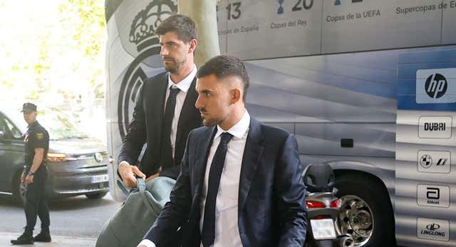 La incertidumbre por el plantón llegó hasta el hotel del Real Madrid, rompió una liturgia de Ancelotti y la afición respondió: «Se me acaban los calificativos»