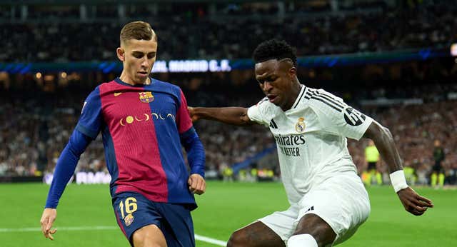 Los dos Clásicos con Flick dan más opciones a Fermín que a Olmo en el once de La Cartuja